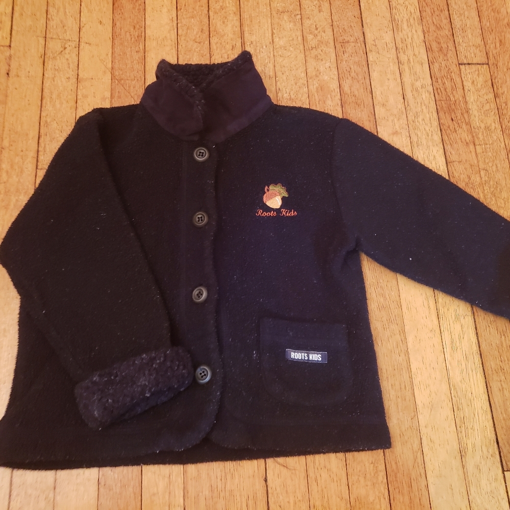 Roots kids sweater, fleece gently used with acorn